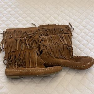 Minnetonka fringe boots